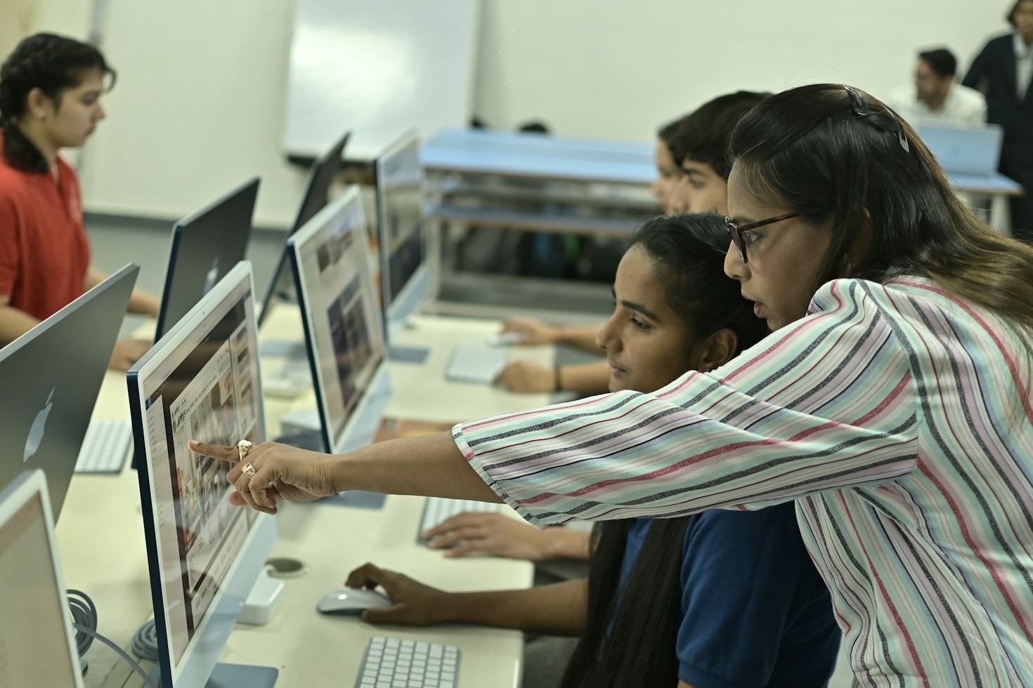 Top In-Demand Digital Skills for Modern Career Changers